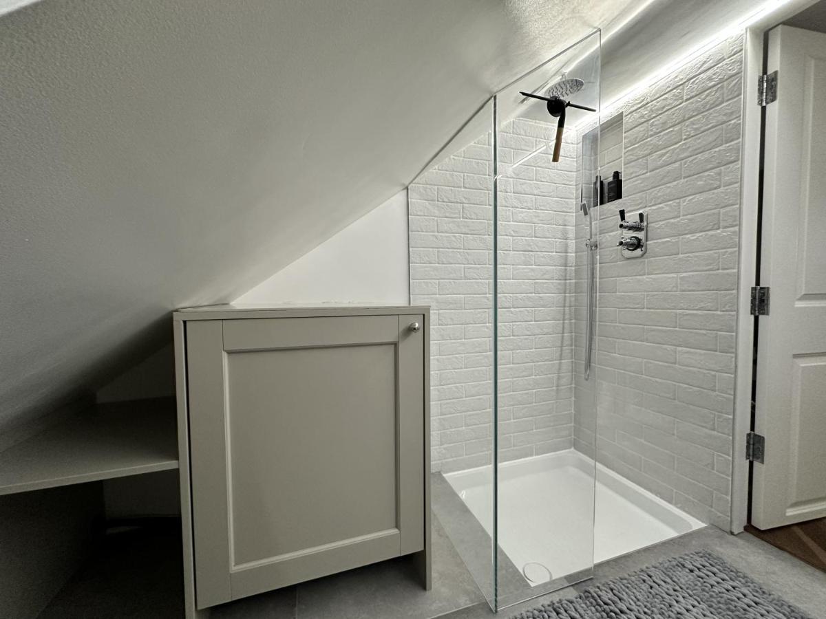 Super Deluxe Apartment บาร์เน็ท ภายนอก รูปภาพ