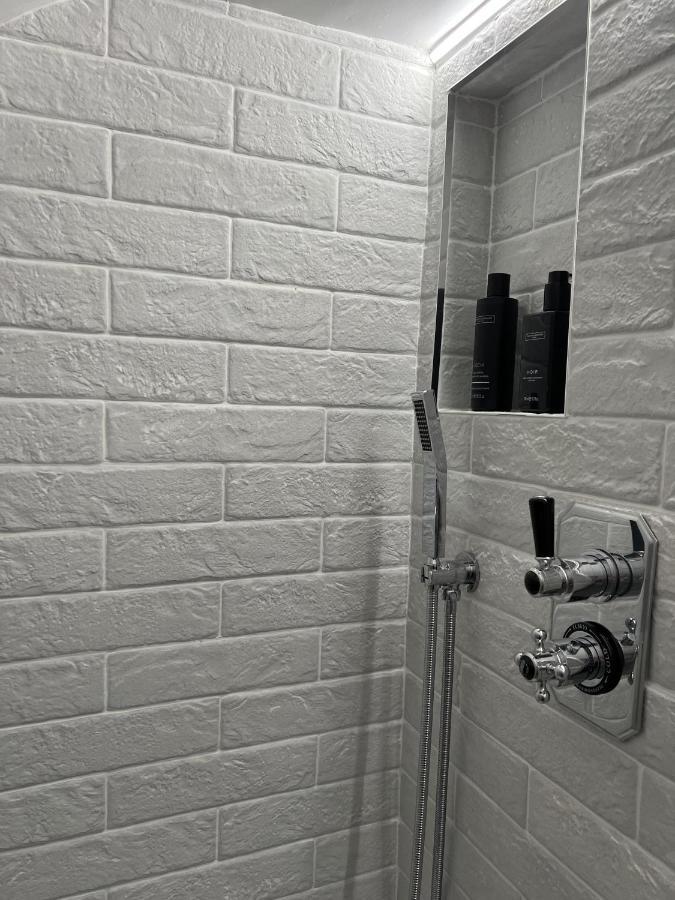 Super Deluxe Apartment บาร์เน็ท ภายนอก รูปภาพ