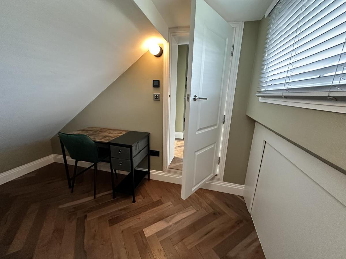 Super Deluxe Apartment บาร์เน็ท ภายนอก รูปภาพ