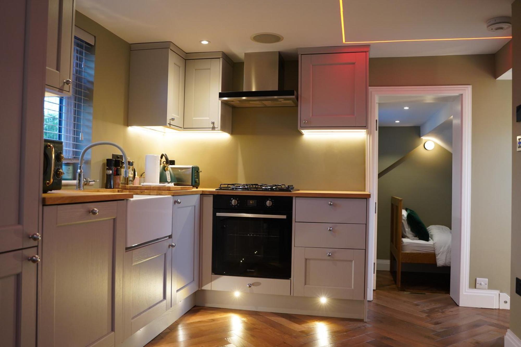 Super Deluxe Apartment บาร์เน็ท ภายนอก รูปภาพ